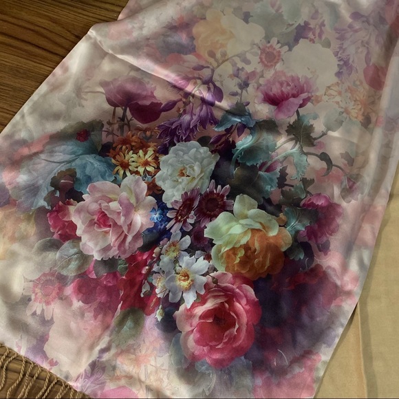 SILK TABLE RUNNER - Picture 3 of 3